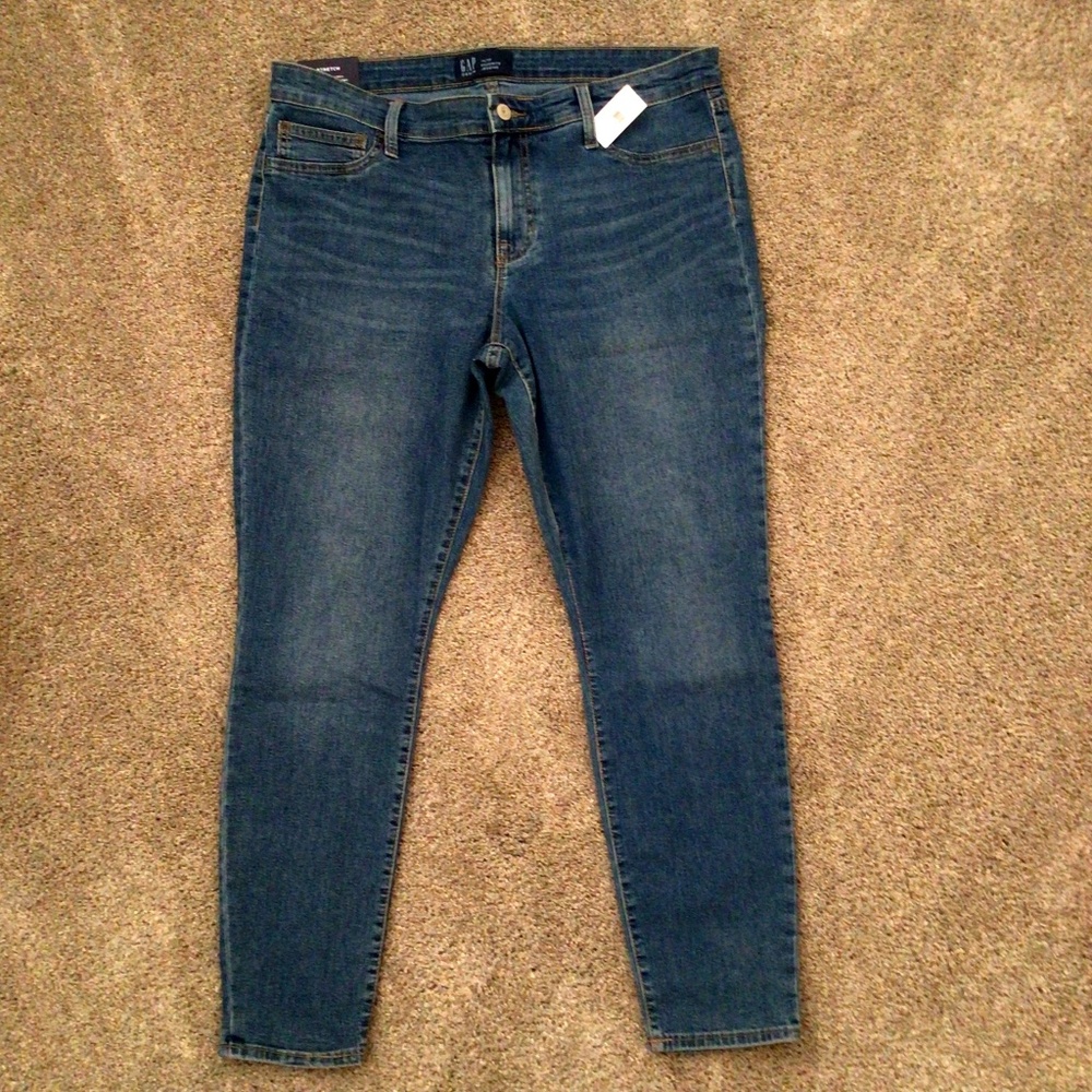 GAP DENIM JEGGINGS - NEW WITH TAGS - SIZE 14/32 - MID RISE- SKINNY LEG